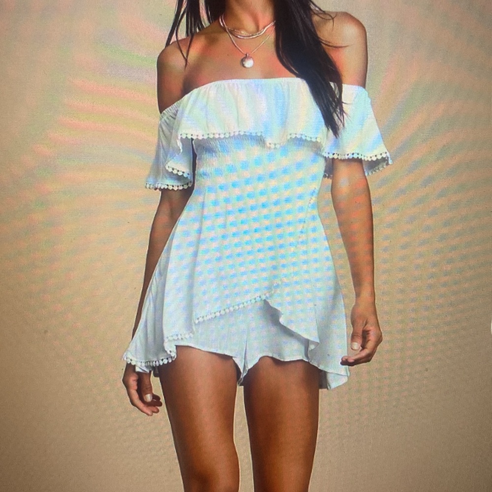 Lulu’s white off-the-shoulder smocked romper size S